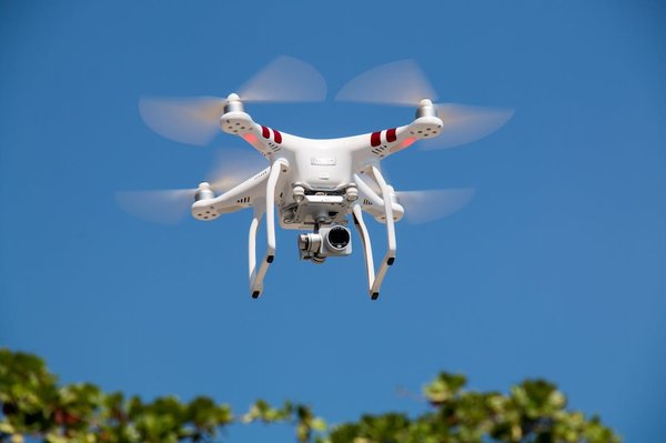 Comment choisir le meilleur drone pour la photographie de mariages?