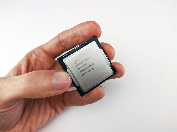Comment installer un système de refroidissement par eau pour un CPU Ryzen Threadripper ?